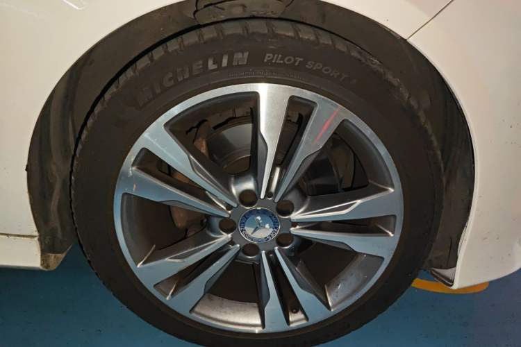 Used Mercedes-Benz E-Class 2015 Facelift E 200 L Sport Edition Right Front Wheel Hub
