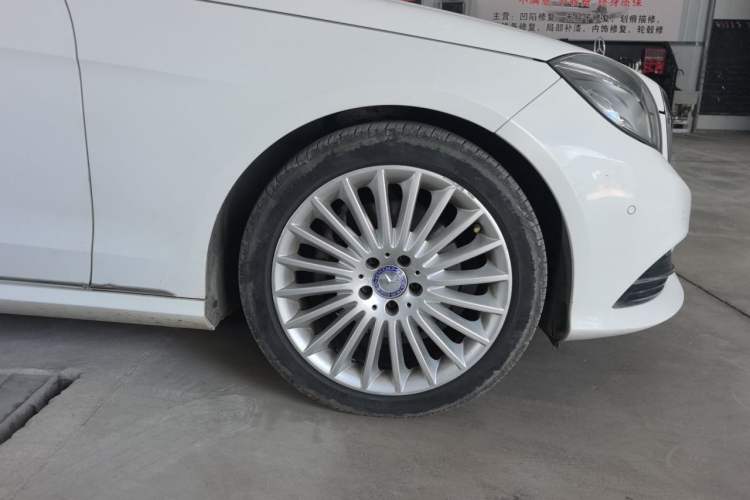 Used Mercedes-Benz E-Class 2015 Facelift E 200 L Right Front Wheel Hub