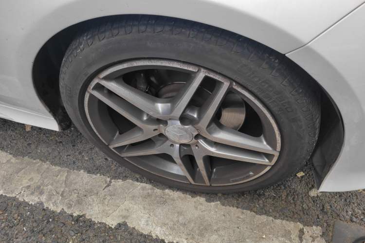 Used Mercedes-Benz E-Class 2015 E 260 L Sport Luxury Model Right Front Wheel Hub
