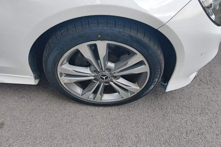 Used Mercedes-Benz E-Class 2015 E 260 L Sport Edition Right Front Wheel Hub