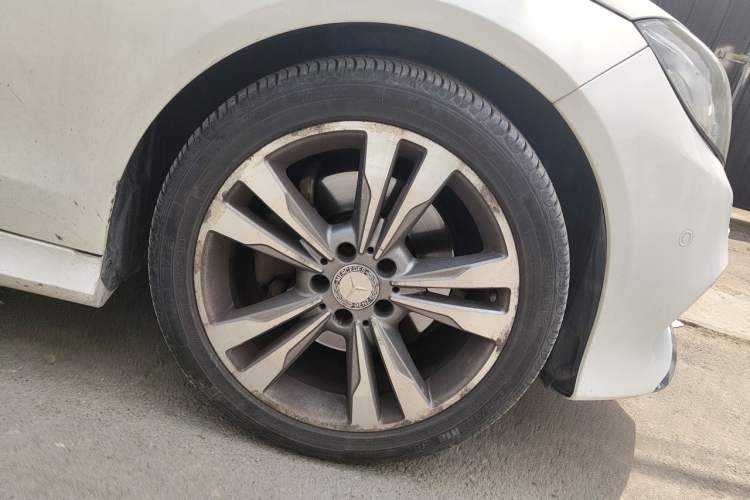 Used Mercedes-Benz E-Class 2015 E 260 L Sport Edition Right Front Wheel Hub