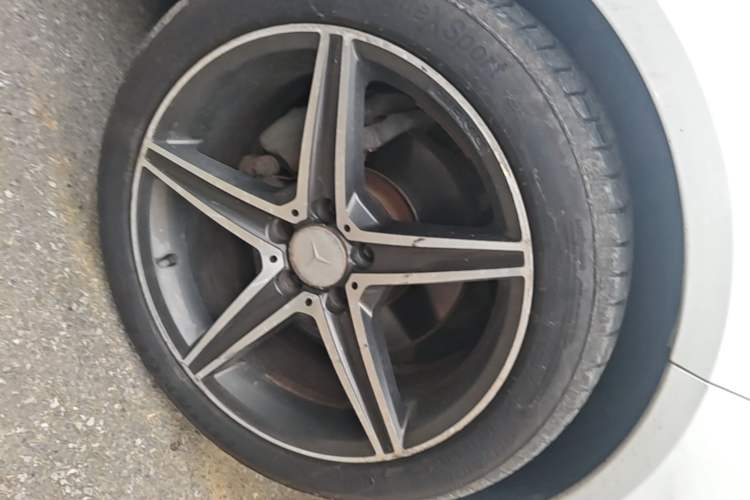 Used Mercedes-Benz E-Class 2015 E 200 L Right Front Wheel Hub
