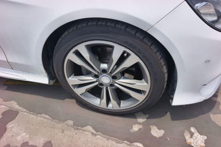 Used Mercedes-Benz E-Class 2015 Revised E 260 L Sporty and Stylish Edition Right Front Wheel Hub