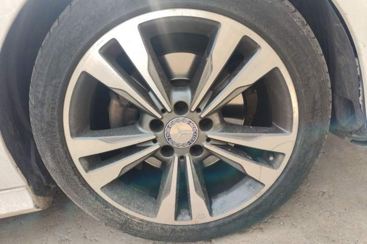 Used Mercedes-Benz E-Class 2015 E 260 L Sport Edition Right Front Wheel Hub