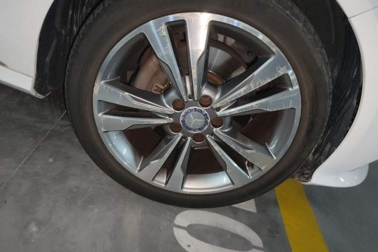 Used Mercedes-Benz E-Class 2015 E 180 L Right Front Wheel Hub