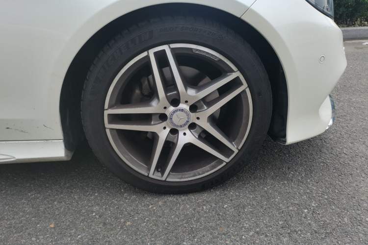 Used Mercedes-Benz E-Class 2015 E 260 L Sport Luxury Model Right Front Wheel Hub
