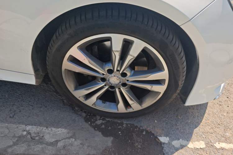 Used Mercedes-Benz E-Class 2015 E 260 L Sport & Fashion Model Right Front Wheel Hub