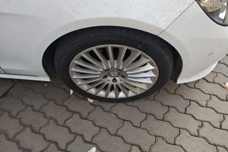 Used Mercedes-Benz E-Class 2015 E 200 L Right Front Wheel Hub