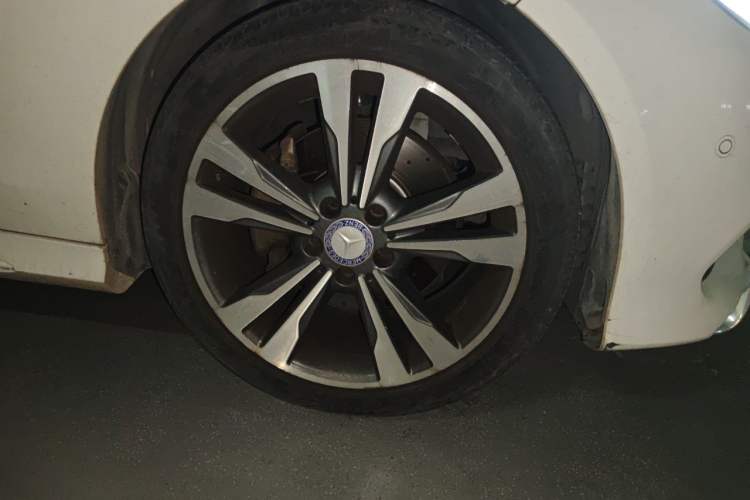 Used Mercedes-Benz E-Class 2015 Restyled E 260 L Sport Edition Right Front Wheel Hub