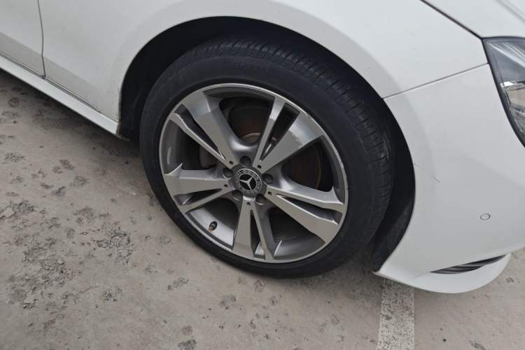 Used Mercedes-Benz E-Class 2015 E 320 L 4MATIC Right Front Wheel Hub