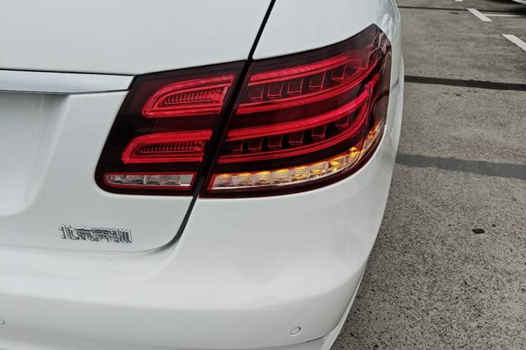 Used Mercedes-Benz E-Class 2015 E 260 L Sport & Fashion Model Right Rear Taillight