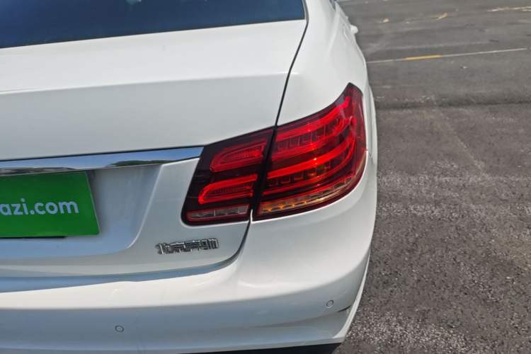 Used Mercedes-Benz E-Class 2015 Revised E 260 L Sporty and Stylish Edition Right Rear Taillight