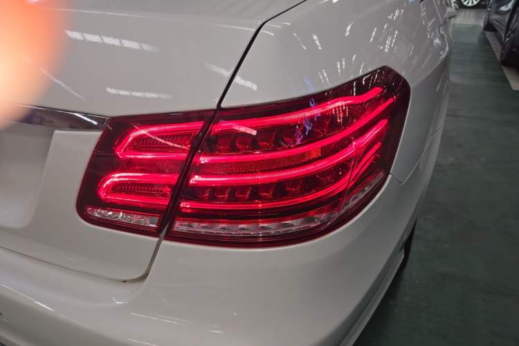 Used Mercedes-Benz E-Class 2015 E 260 L Sport Edition Right Rear Taillight