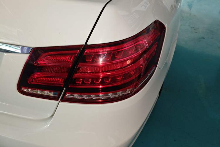 Used Mercedes-Benz E-Class 2015 E 260 L Sport Edition Right Rear Taillight