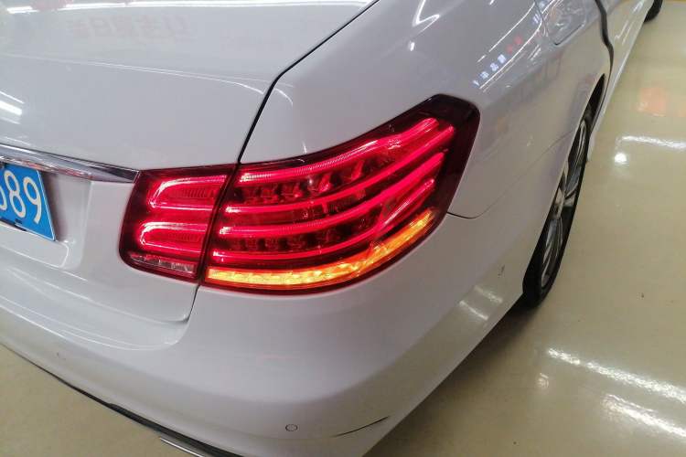 Used Mercedes-Benz E-Class 2015 E 260 L Sport & Fashion Model Right Rear Taillight