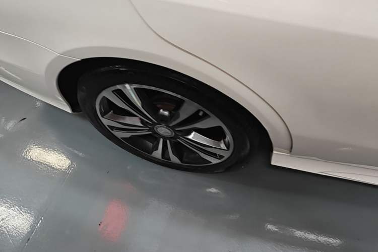 Used Mercedes-Benz E-Class 2015 E 260 L Sport Edition Right Rear Wheel Hub