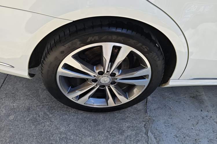 Used Mercedes-Benz E-Class 2015 Revised E 180 L Sport Edition Right Rear Wheel Hub