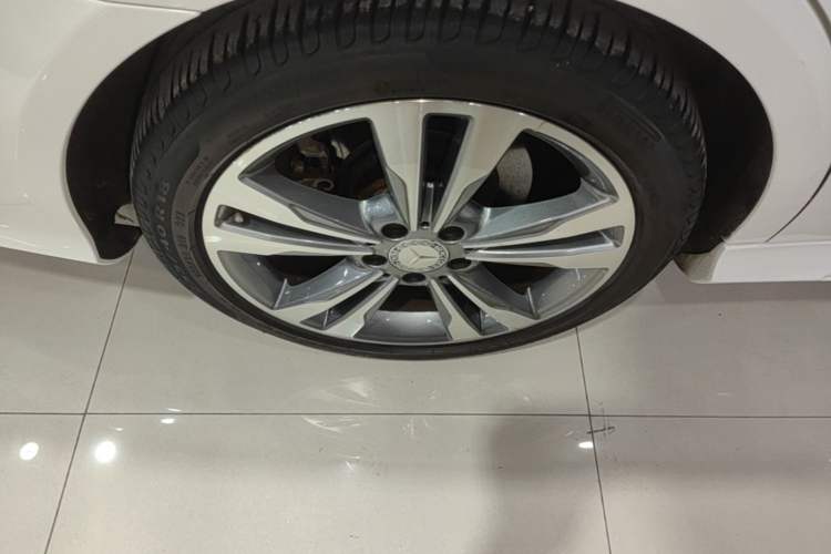 Used Mercedes-Benz E-Class 2015 Restyled E 260 L Sport Edition Right Rear Wheel Hub