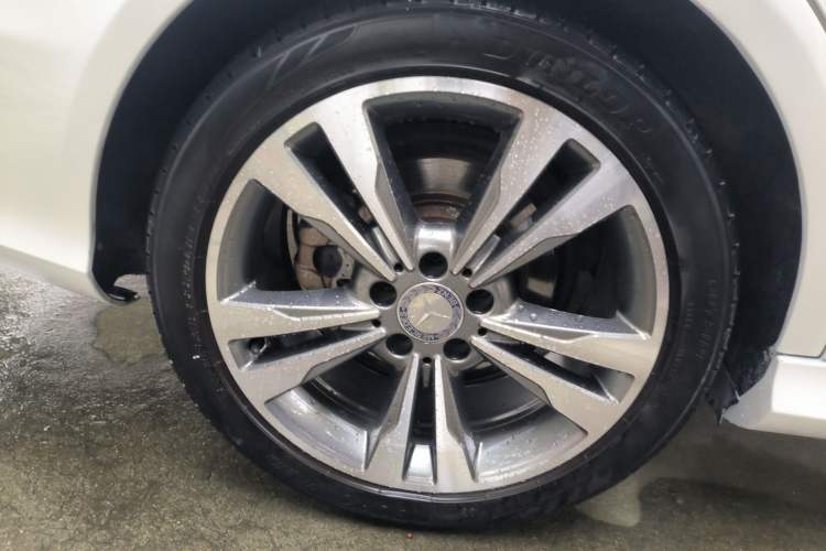 Used Mercedes-Benz E-Class 2015 Facelift E 200 L Sport Edition Right Rear Wheel Hub