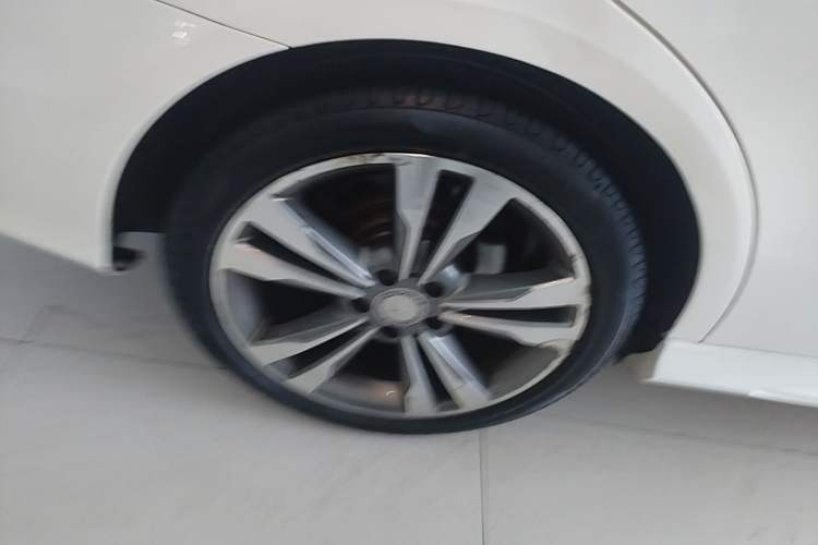 Used Mercedes-Benz E-Class 2015 Facelift E 200 L Sport Edition Right Rear Wheel Hub
