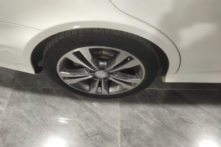 Used Mercedes-Benz E-Class 2015 Facelift E 200 L Sport Edition Right Rear Wheel Hub