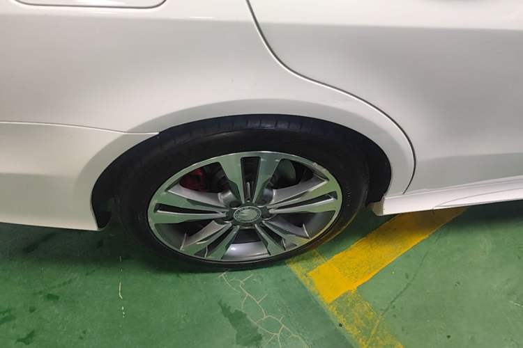 Used Mercedes-Benz E-Class 2015 E 260 L Sport Edition Right Rear Wheel Hub