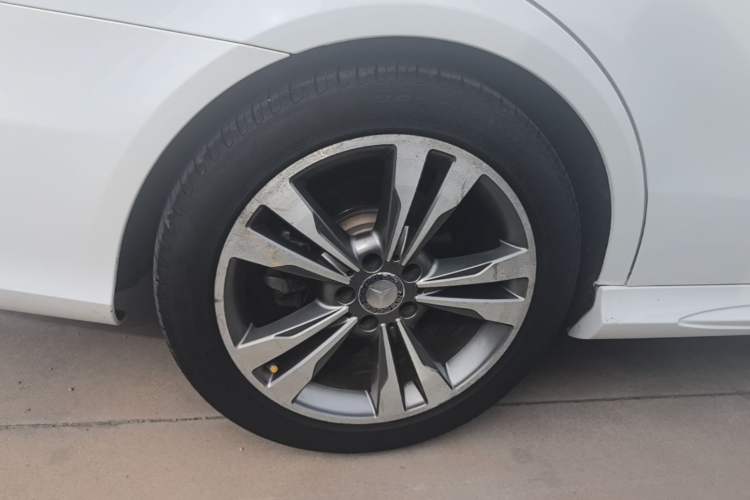 Used Mercedes-Benz E-Class 2015 E 260 L Sport Edition Right Rear Wheel Hub