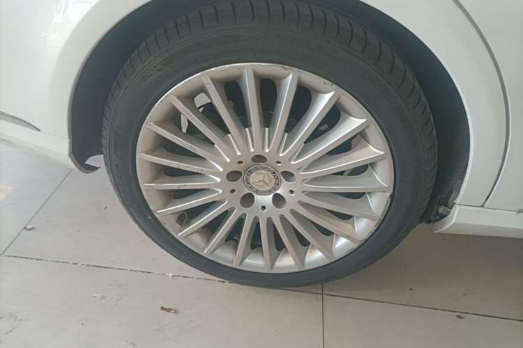 Used Mercedes-Benz E-Class 2015 E 260 L Right Rear Wheel Hub