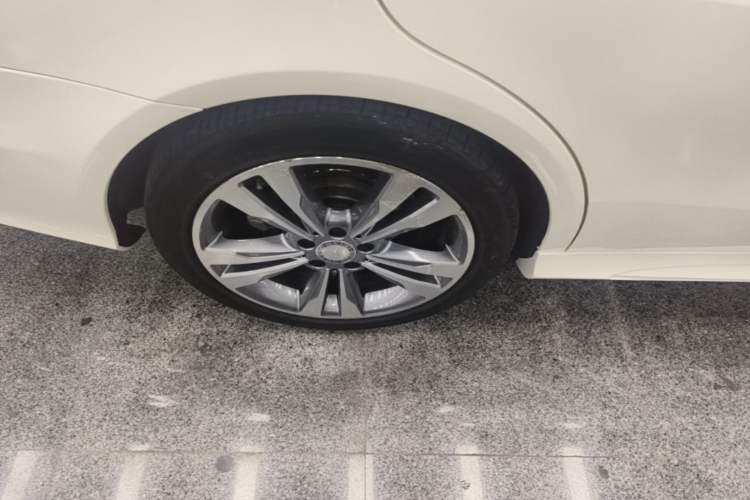 Used Mercedes-Benz E-Class 2015 Restyled E 260 L Sport Edition Right Rear Wheel Hub