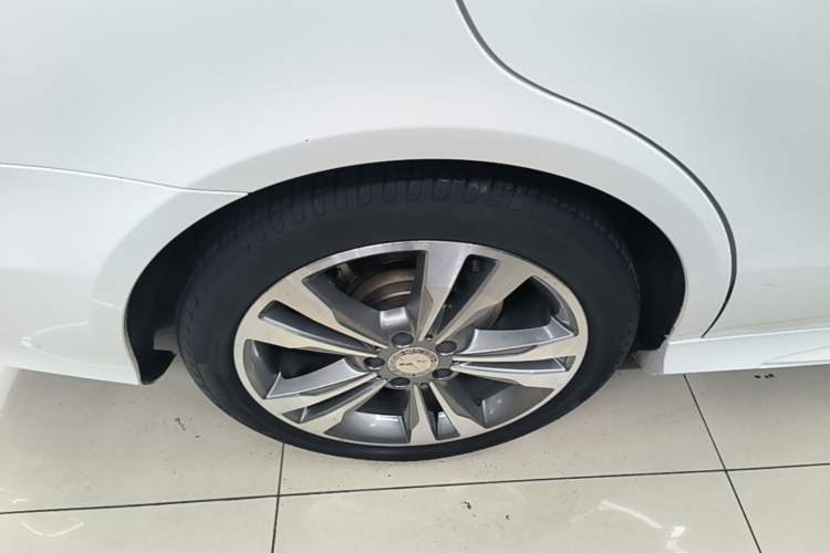 Used Mercedes-Benz E-Class 2015 E 260 L Sport Edition Right Rear Wheel Hub