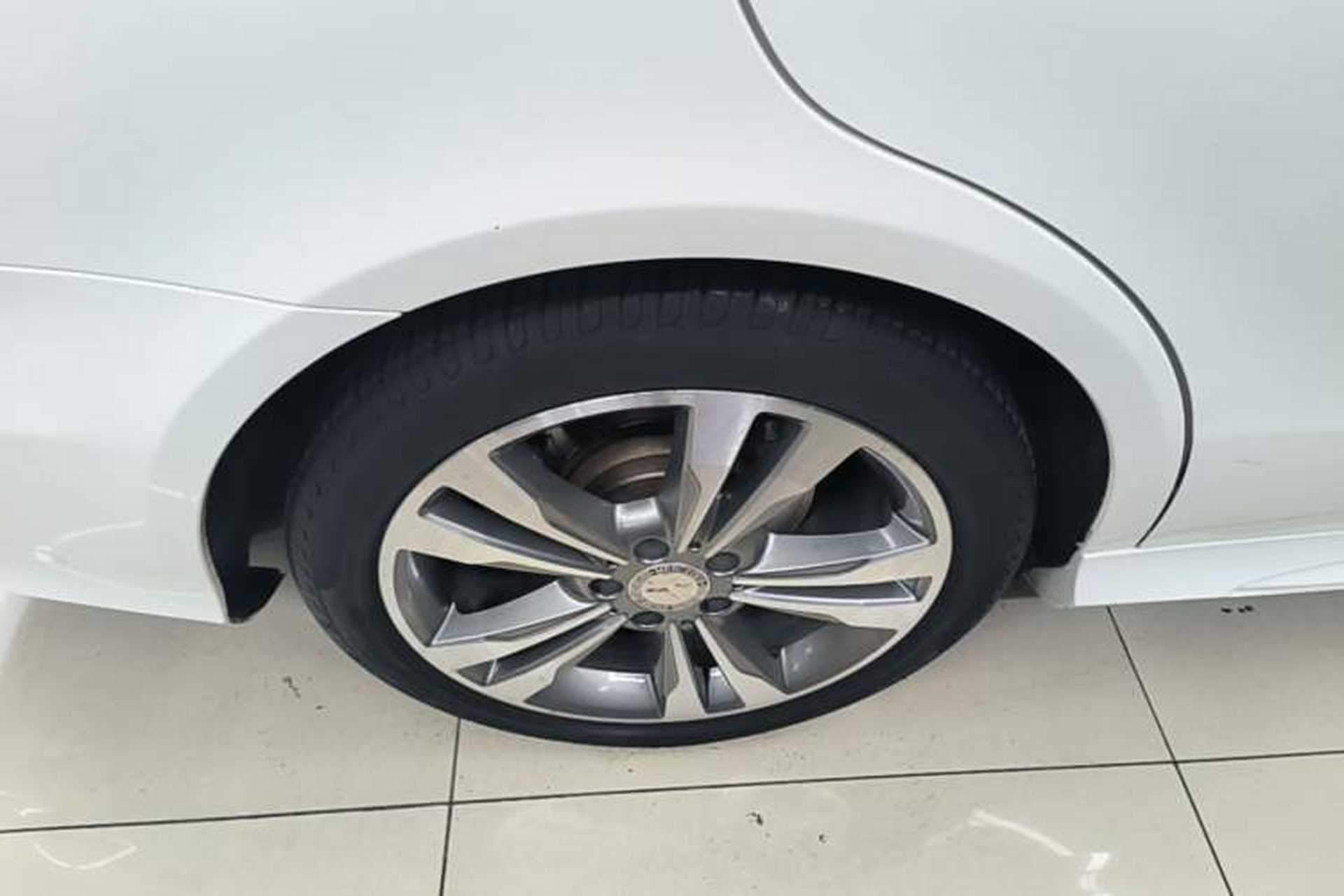 Used Mercedes-Benz E-Class 2015 E 260 L Sport Edition Right Rear Wheel Hub