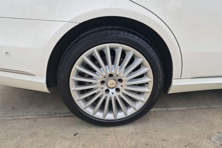 Used Mercedes-Benz E-Class 2015 Facelift E 200 L Right Rear Wheel Hub