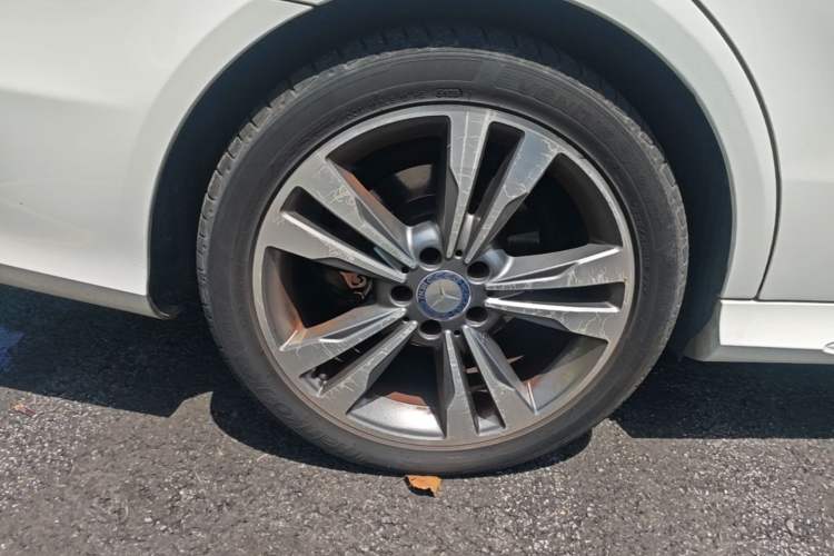 Used Mercedes-Benz E-Class 2015 Revised E 260 L Sporty and Stylish Edition Right Rear Wheel Hub