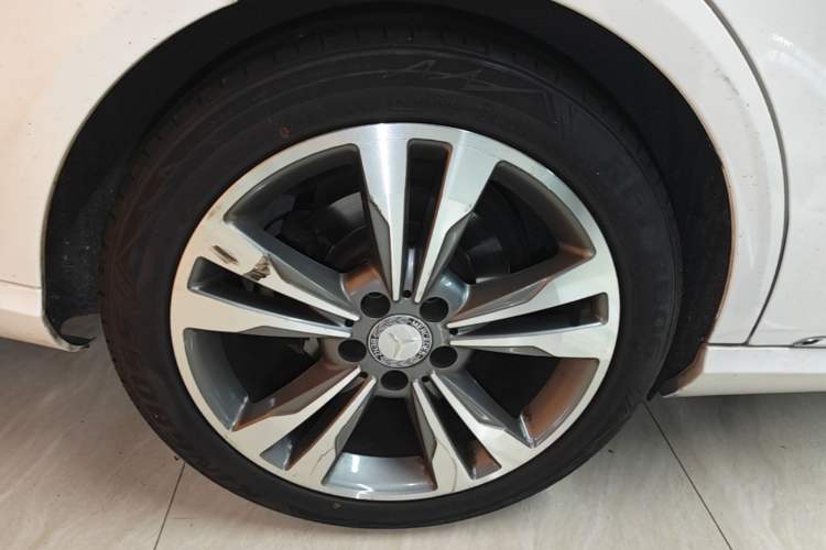 Used Mercedes-Benz E-Class 2015 Revised E 180 L Sport Edition Right Rear Wheel Hub