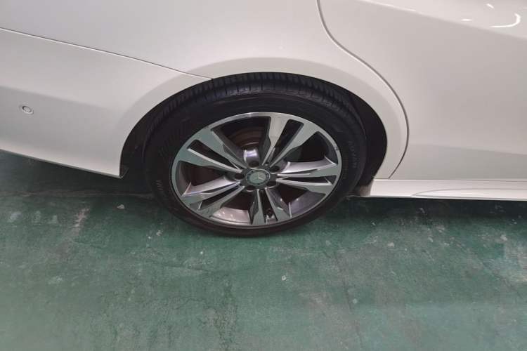 Used Mercedes-Benz E-Class 2015 E 260 L Sport Edition Right Rear Wheel Hub