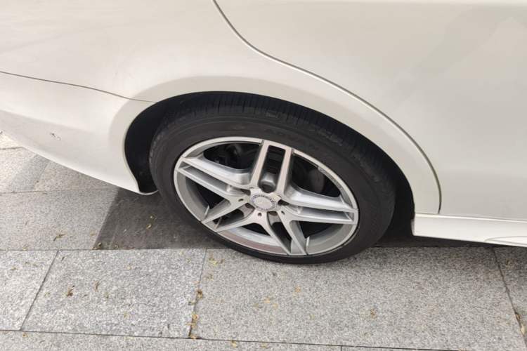 Used Mercedes-Benz E-Class 2015 Restyled E 260 L Sport Edition Right Rear Wheel Hub