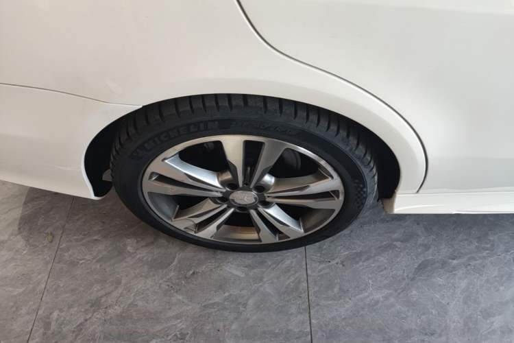 Used Mercedes-Benz E-Class 2015 Restyled E 260 L Sport Edition Right Rear Wheel Hub