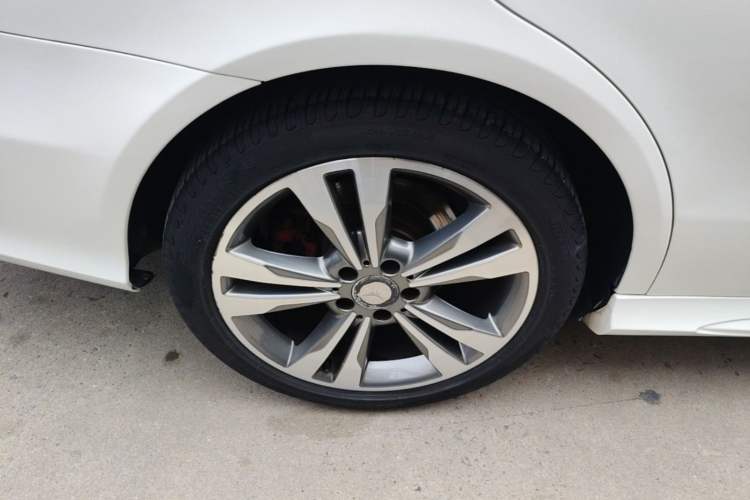 Used Mercedes-Benz E-Class 2015 Restyled E 260 L Sport Edition Right Rear Wheel Hub