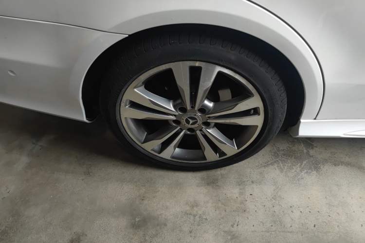 Used Mercedes-Benz E-Class 2015 E 260 L Sport Edition Right Rear Wheel Hub