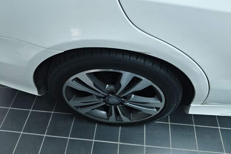 Used Mercedes-Benz E-Class 2015 Facelift E 200 L Sport Edition Right Rear Wheel Hub