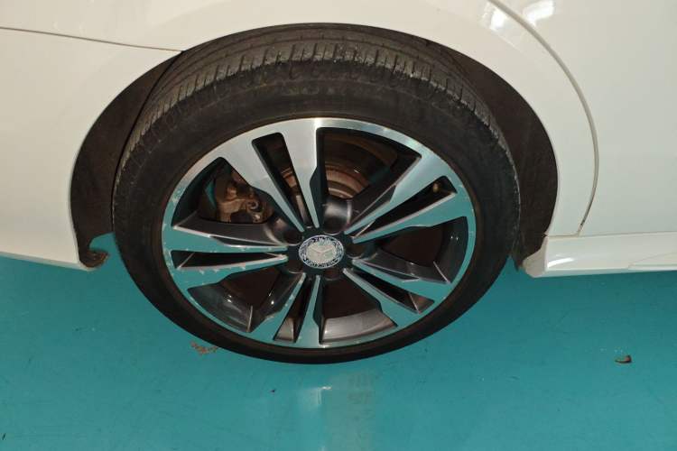 Used Mercedes-Benz E-Class 2015 E 260 L Sport Edition Right Rear Wheel Hub