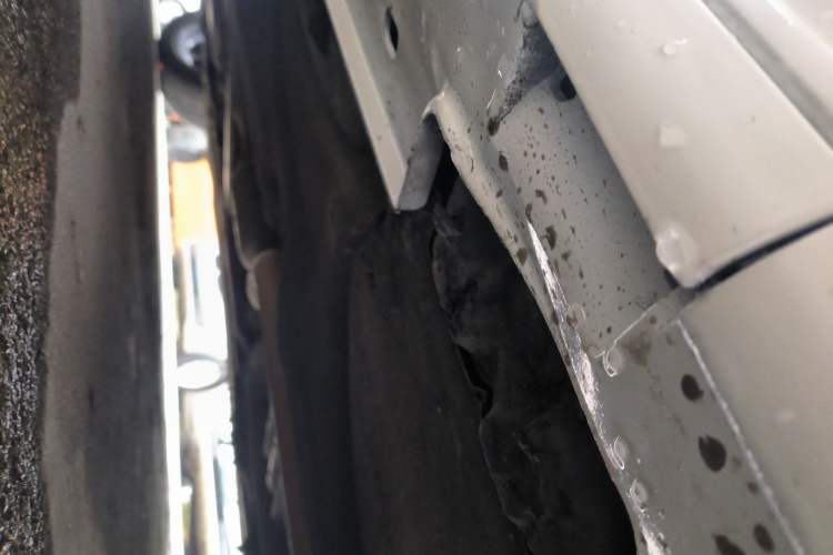 Used Mercedes-Benz E-Class 2015 Facelift E 200 L Sport Edition Right Side Sill