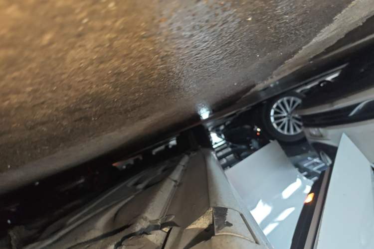 Used Mercedes-Benz E-Class 2015 E 260 L Sport Edition Right Side Sill