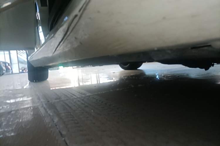Used Mercedes-Benz E-Class 2015 E 260 L Right Side Sill