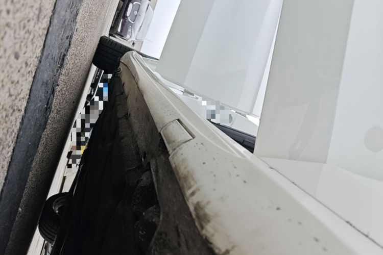 Used Mercedes-Benz E-Class 2015 E 260 L Sport & Fashion Model Right Side Sill