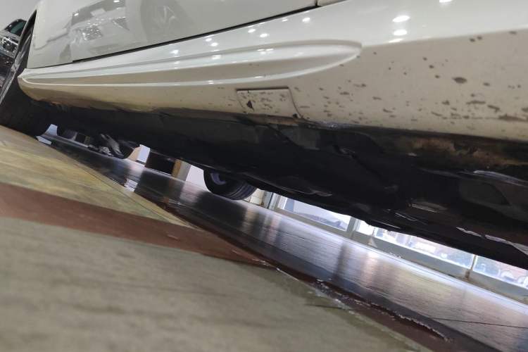 Used Mercedes-Benz E-Class 2015 E 260 L Sport Edition Right Side Sill