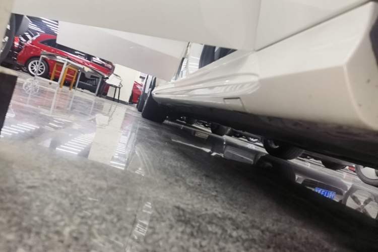 Used Mercedes-Benz E-Class 2015 Restyled E 260 L Sport Edition Right Side Sill