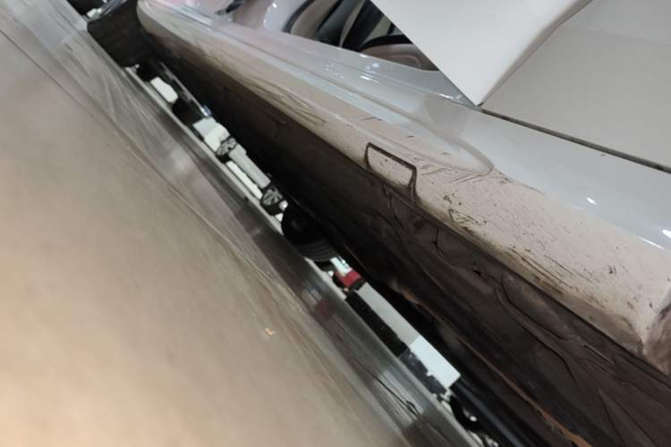 Used Mercedes-Benz E-Class 2015 Facelift E 200 L Sport Edition Right Side Sill