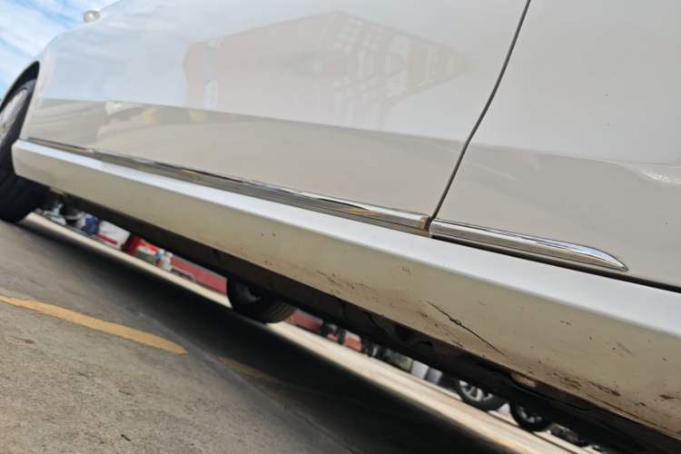 Used Mercedes-Benz E-Class 2015 Facelift E 200 L Right Side Sill