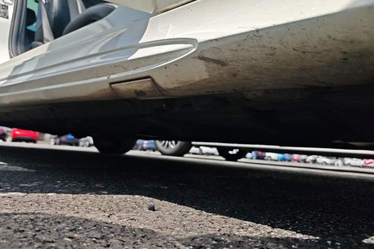 Used Mercedes-Benz E-Class 2015 Revised E 260 L Sporty and Stylish Edition Right Side Sill